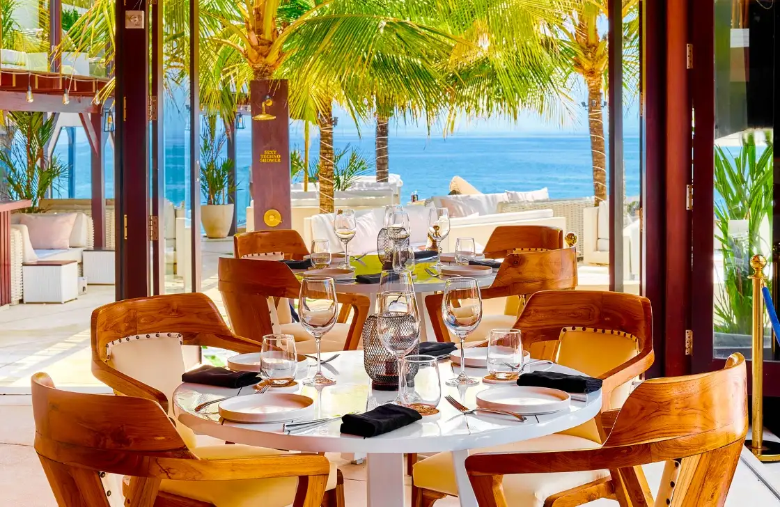 RESTAURANTE FRENTE AL MAR